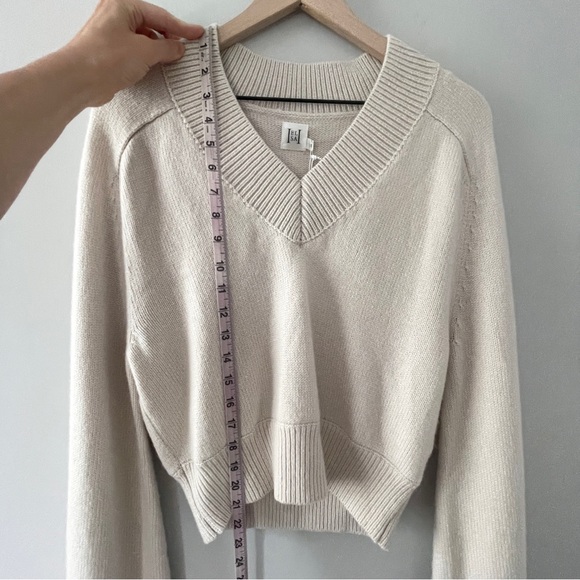 NWT Helsa Talena V Neck Sweater Medium - Picture 9 of 9